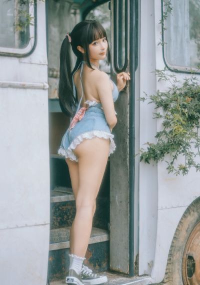 做哭边走边肉楼梯PLAY_1080P高清完整版